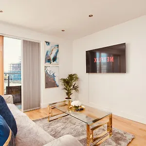 https://king-deluxe-city-apt-large-balcony-leeds-west-yorkshire.yorkshirehotels.net